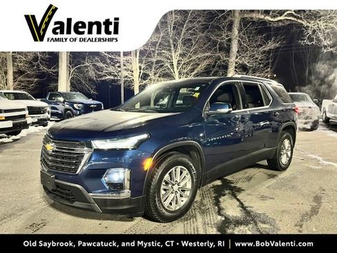 Used 2023 Chevrolet Traverse LT image 1