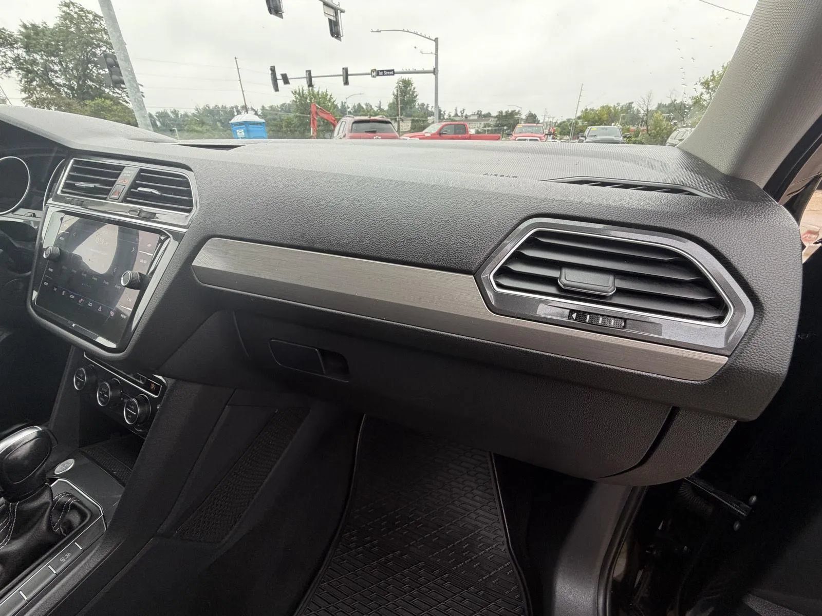 Used 2021 Volkswagen Tiguan S FWD image 14
