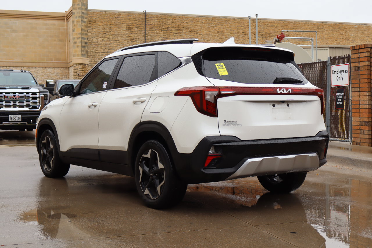 Used 2025 Kia Seltos EX FWD image 3