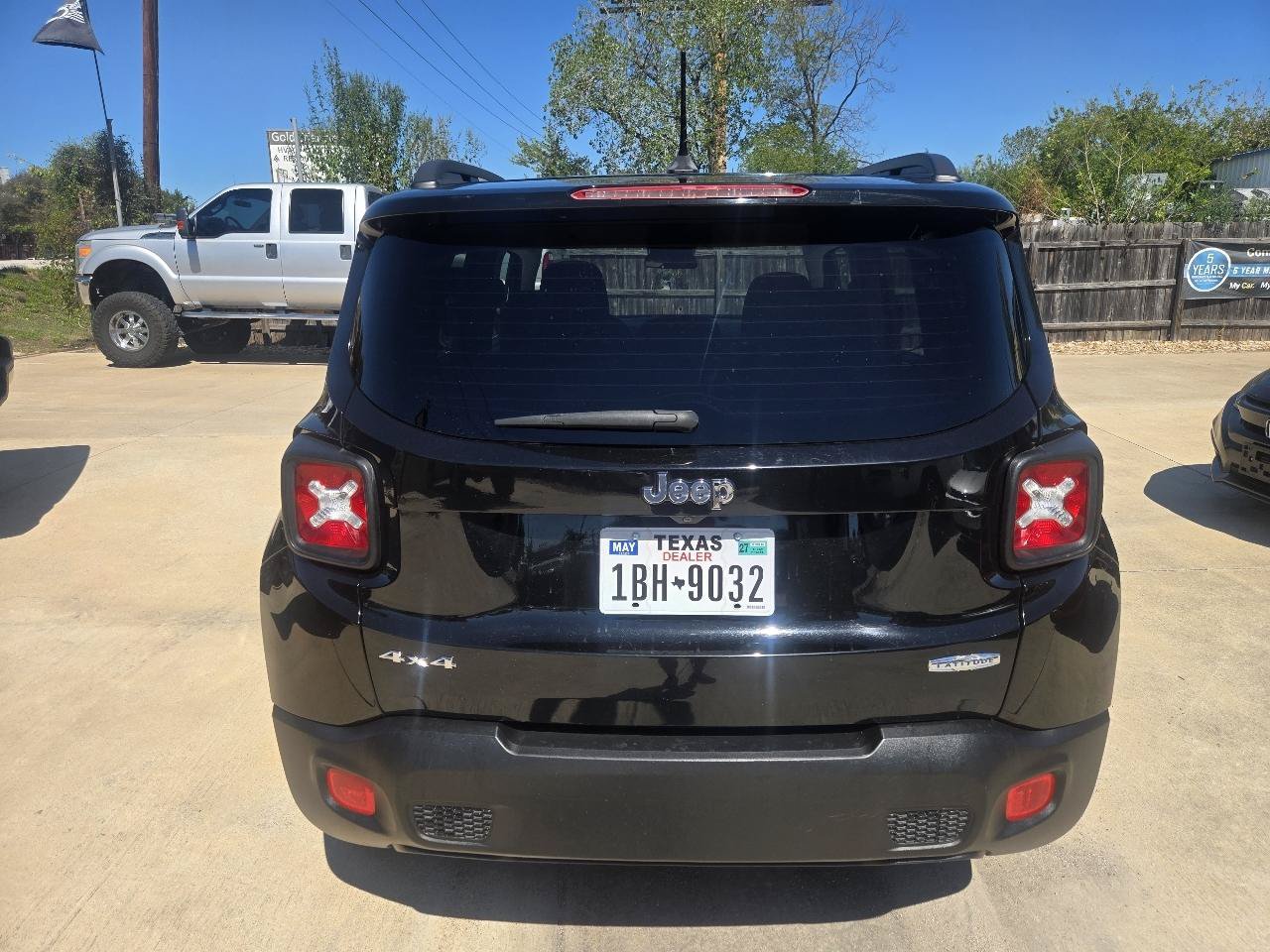Used 2016 Jeep Renegade Latitude w/ Cold Weather Group AWD/4WD image 7