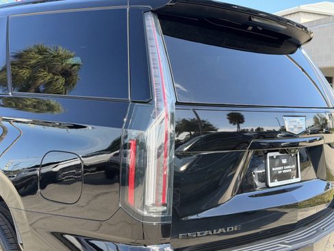 New 2026 Cadillac Escalade V AWD/4WD image 9