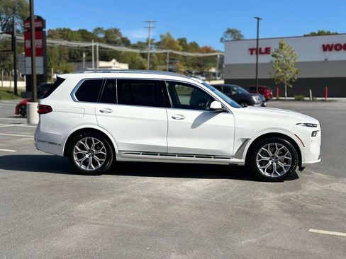 Certified 2024 BMW X7 xDrive40i w/ Premium Package image 8