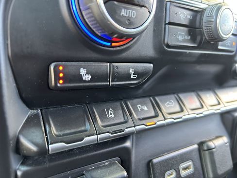 Used 2022 Chevrolet Silverado 2500 LT w/ Convenience Package image 8