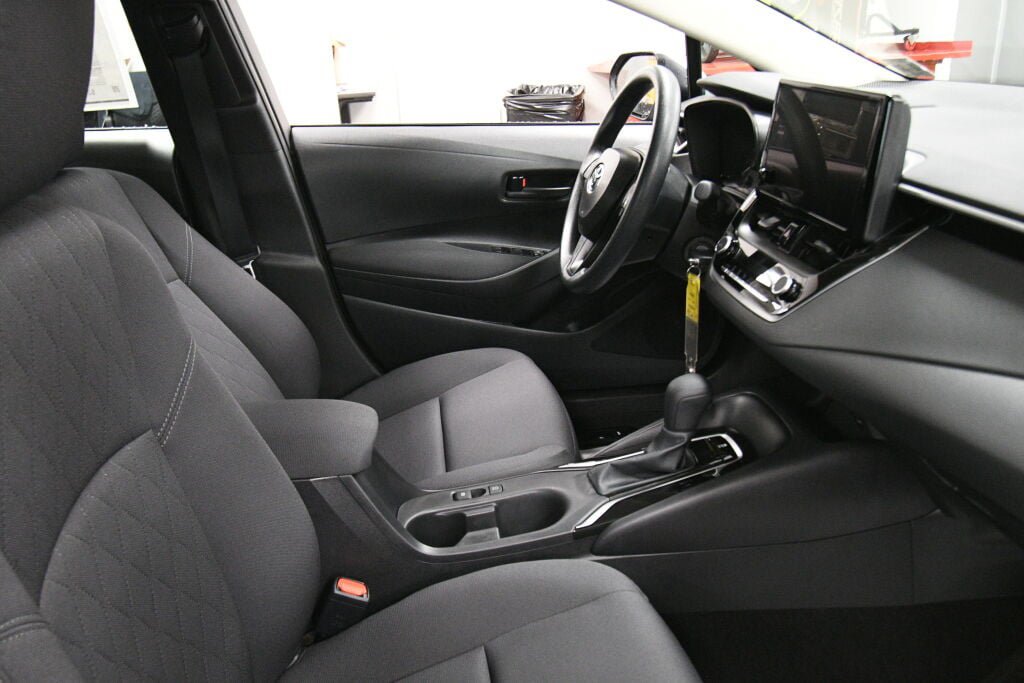 Certified 2025 Toyota Corolla LE FWD image 27