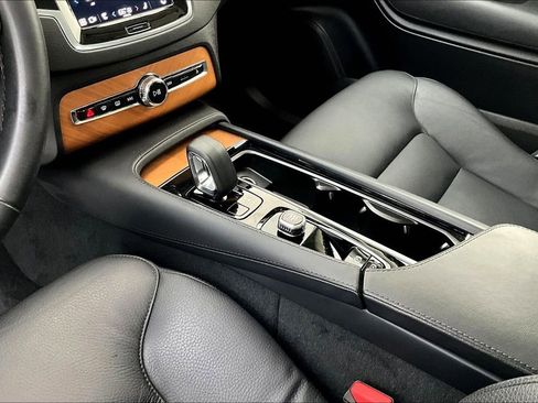 Used 2023 Volvo XC90 B6 Plus image 18