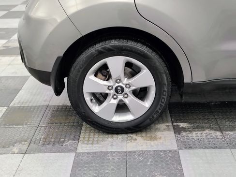 Used 2017 Kia Soul Base image 10