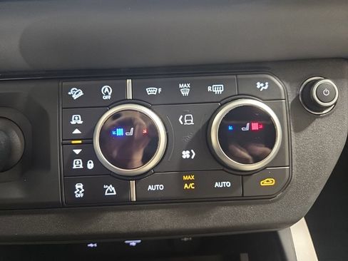 Used 2023 Land Rover Defender 90 X-Dynamic SE AWD/4WD image 15
