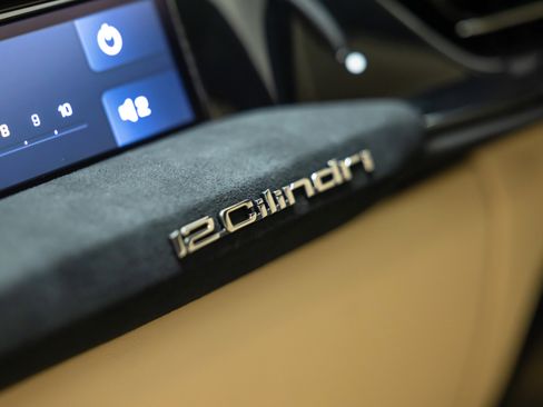 Certified 2025 Ferrari 12Cilindri image 27