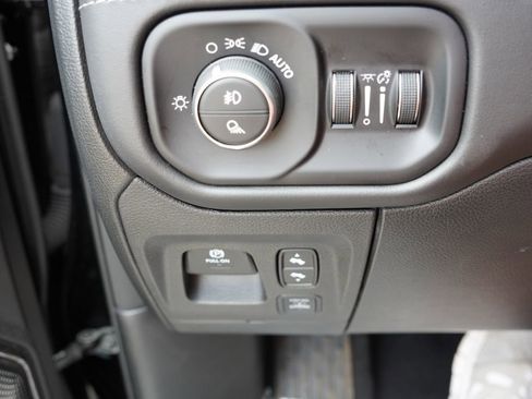 Certified 2025 RAM 1500 Limited AWD/4WD image 28