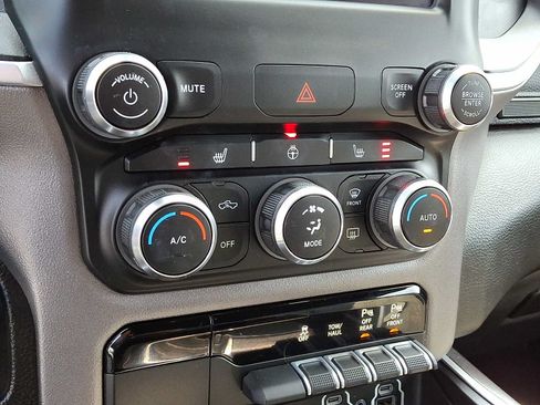 Used 2022 RAM 1500 Big Horn AWD/4WD image 16