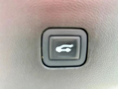 Used 2018 Buick Enclave Essence image 24