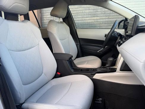 Used 2025 Toyota Corolla Cross L image 22