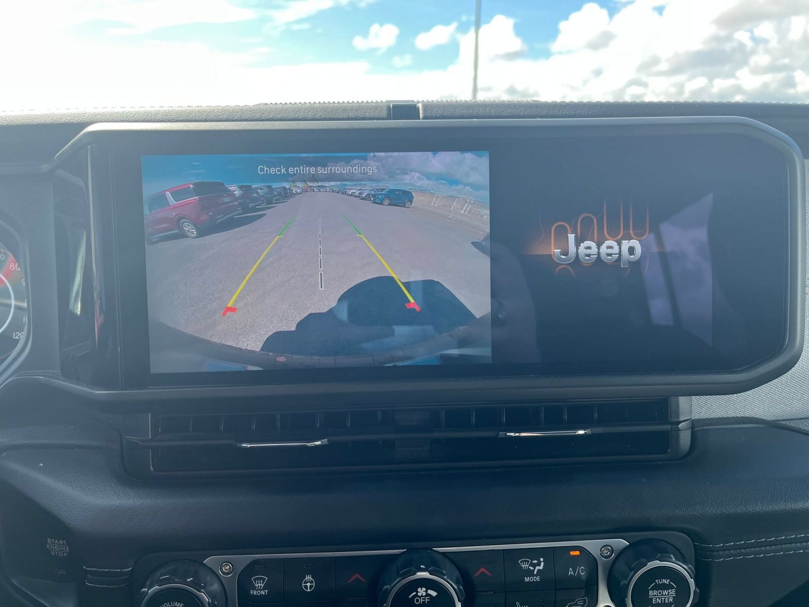 Used 2025 Jeep Wrangler Unlimited Sahara AWD/4WD image 22
