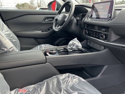 Certified 2025 Nissan Rogue S image 26