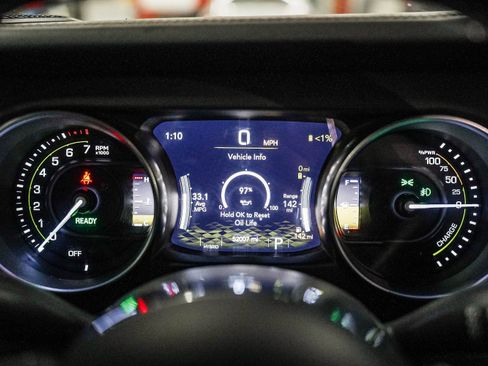 Used 2022 Jeep Wrangler Unlimited Sahara image 23