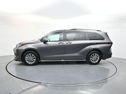 Used 2024 Toyota Sienna XLE image 4