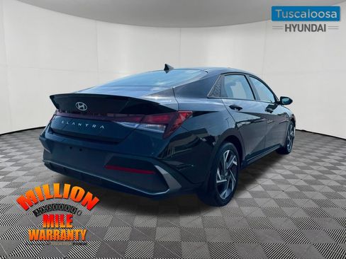 Used 2025 Hyundai Elantra Sport FWD image 3