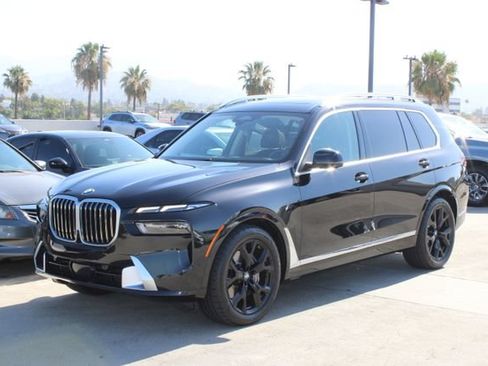 Used 2024 BMW X7 xDrive40i w/ Premium Package AWD/4WD image 3