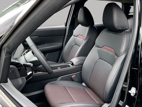 New 2026 Nissan Kicks SR FWD image 9