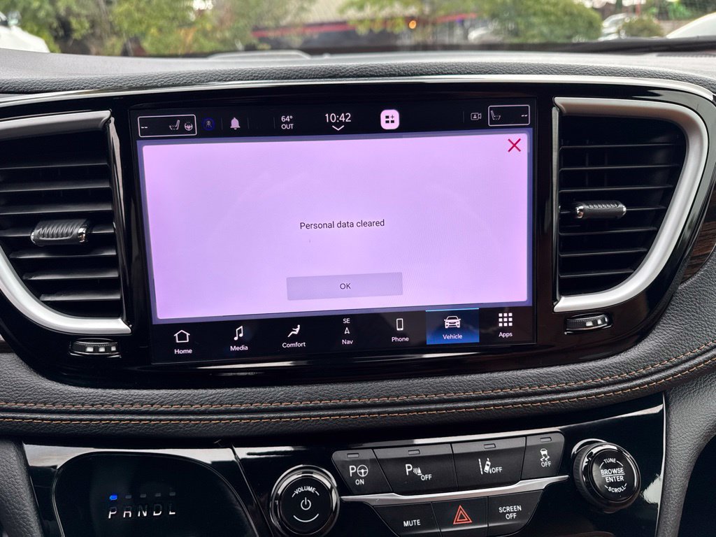 Used 2023 Chrysler Pacifica Pinnacle FWD image 5