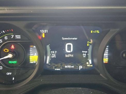 Used 2024 Jeep Wrangler Unlimited Sahara w/ Technology Group AWD/4WD image 2