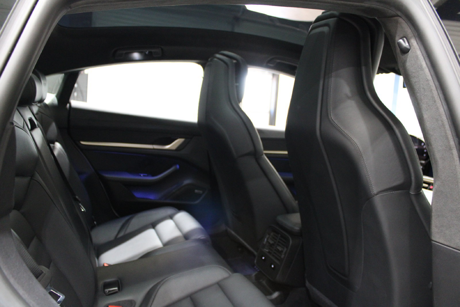 Used 2021 Porsche Taycan Turbo AWD/4WD image 19