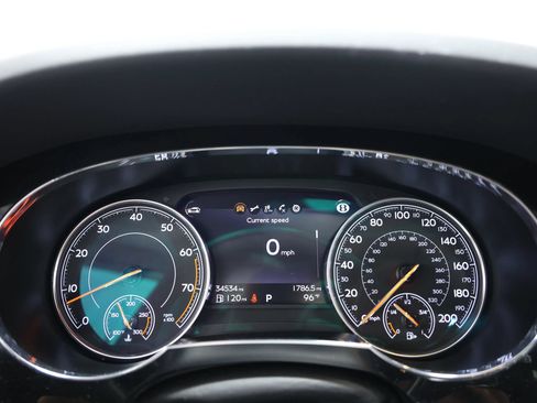 Used 2018 Bentley Bentayga Onyx Edition AWD/4WD image 32