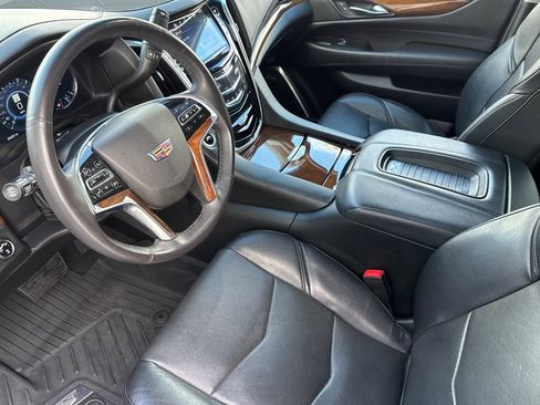 Used 2020 Cadillac Escalade Luxury w/ Escalade Sport Edition image 15