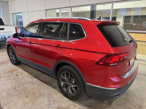 Used 2022 Volkswagen Tiguan SE image 2