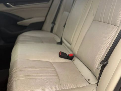 Used 2018 Honda Accord Touring image 18