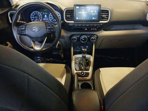 Used 2021 Hyundai Venue SEL FWD image 10