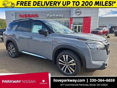 New 2025 Nissan Pathfinder Platinum w/ Black Appearance Package