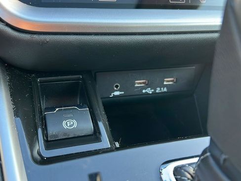 Used 2022 Subaru Outback Limited image 26
