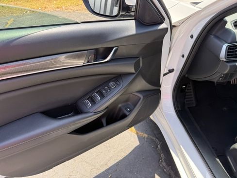 Used 2018 Honda Accord Sport image 13