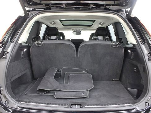 Certified 2025 Volvo XC90 B6 Plus image 31