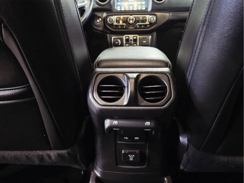 Used 2019 Jeep Wrangler Unlimited Sahara AWD/4WD image 34