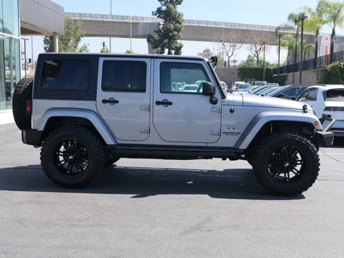 Used 2017 Jeep Wrangler Unlimited Sahara image 2