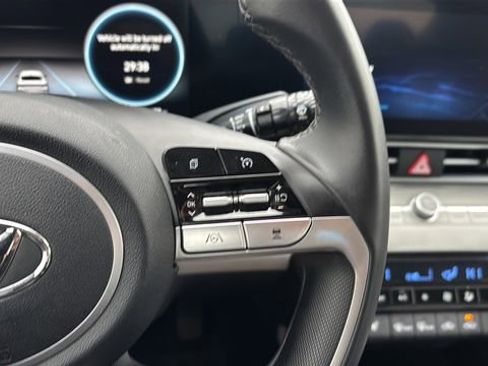 Used 2023 Hyundai Elantra Limited image 24