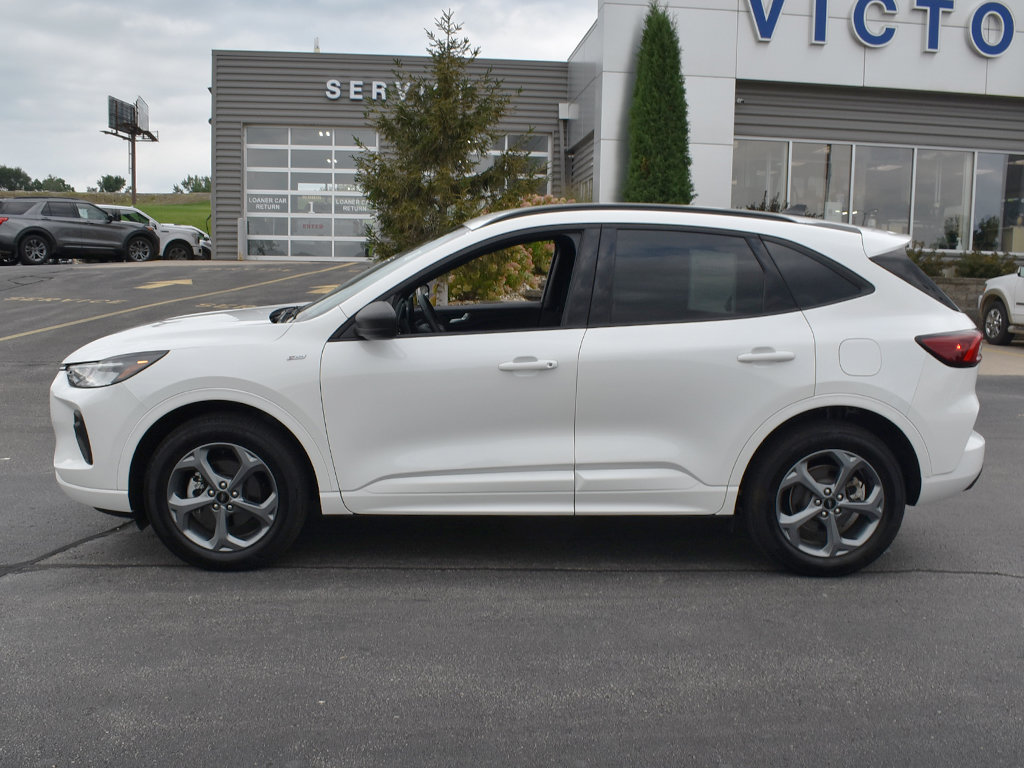 Used 2024 Ford Escape ST-Line w/ Tech Pack #1 AWD/4WD image 2