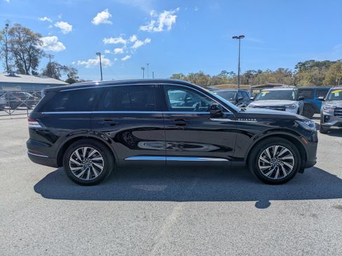 Used 2025 Lincoln Aviator Livery image 2