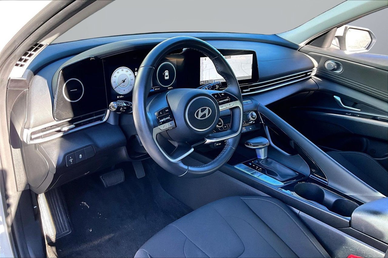Used 2025 Hyundai Elantra SEL FWD image 19