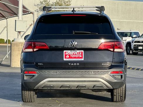 Used 2022 Volkswagen Taos SEL image 8