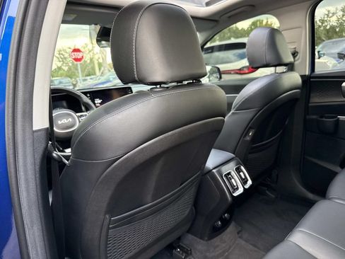 Used 2022 Kia Sorento S w/ Panoramic Sunroof Package FWD image 13