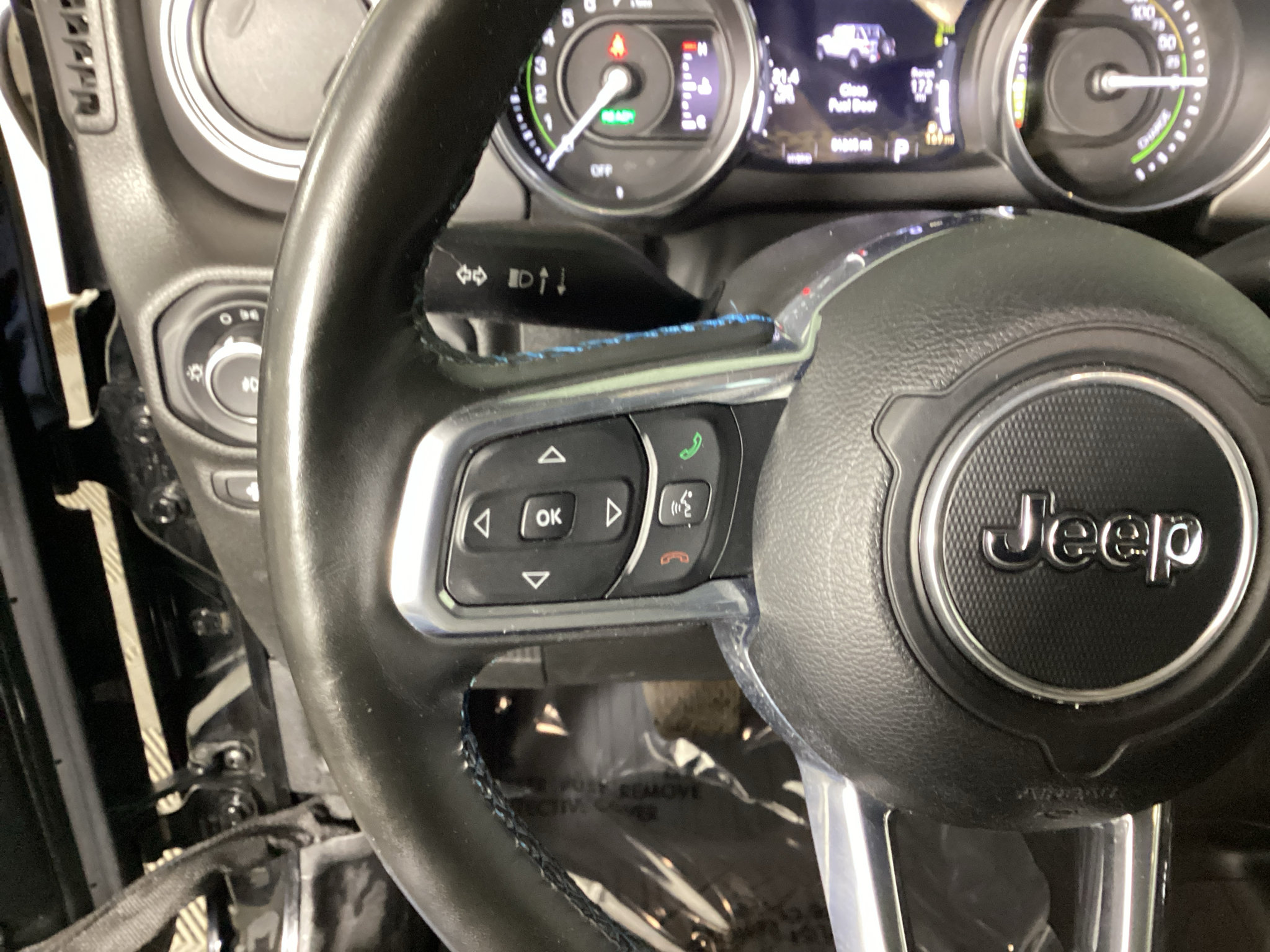 Used 2022 Jeep Wrangler Unlimited Rubicon 4xe w/ Cold Weather Group AWD/4WD image 17