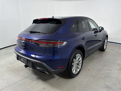 Certified 2023 Porsche Macan image 7