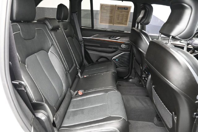 Used 2023 Jeep Grand Cherokee Overland w/ Luxury Tech Group IV AWD/4WD image 34
