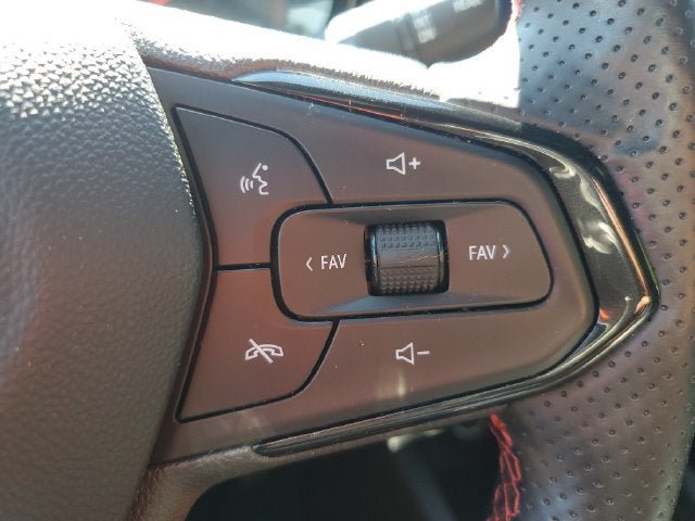 Used 2025 Chevrolet Trax RS w/ Driver Confidence Package FWD image 33