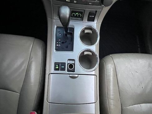 Used 2013 Toyota Highlander SE image 29