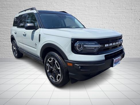 Used 2023 Ford Bronco Sport Outer Banks w/ Tech Package AWD/4WD image 3