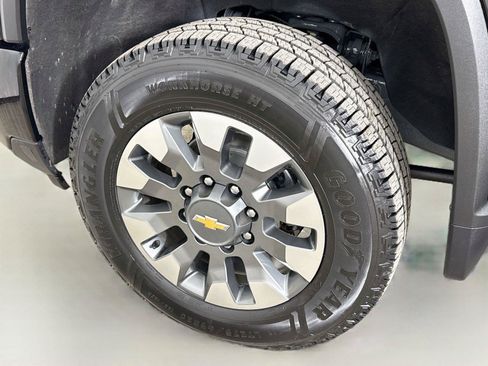 Used 2024 Chevrolet Silverado 2500 Custom w/ Custom Value Package AWD/4WD image 30